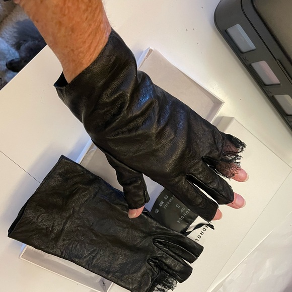 New in box. Rundholz Dip tulle detail leather gloves - Picture 3 of 6